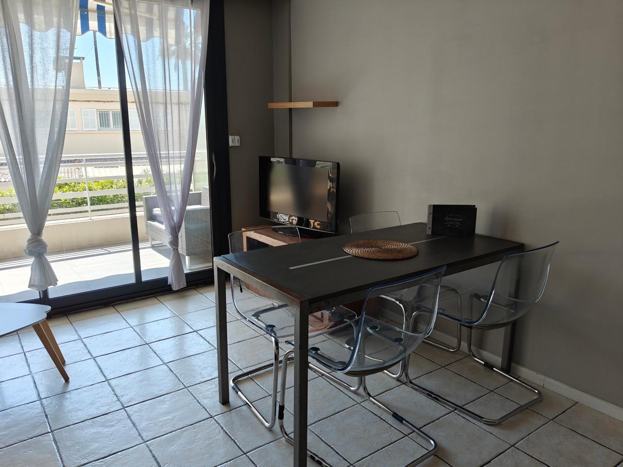 Apartamento Le Palais Du Tropique Juan-les-Pins Habitación foto